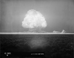 Atomový hřib z testu Trinity (zdroj atomicarchive.com)