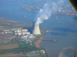 Belgická jaderná elektrárna Doel má nyní v provozu pouze jeden blok, ten nejnovější (zdroj Alexandre Jacquemin/Wikimedia)
