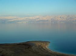 Vypijte si Mrtvé moře. Kredit: David Shankbone / Wikimedia Commons.