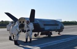 Bezpilotní raketoplán X-37B. Kredit: U.S. Air Force.