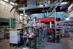 Urychlovač cyklotron U120M Ústavu jaderné fyziky AV ČR, kde se produkuje radionuklid rubidia pro kryptonový generátor (zdroj ÚJF AV ČR).