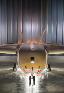 Brontanax z očí do očí. Kredit: BAE Systems. Brontanax z očí do očí. Kredit: BAE Systems.