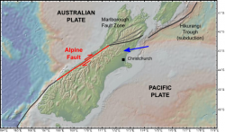 Velký alpský zlom. Kredit: Wells, A., & Goff, J. (2007), Geology.