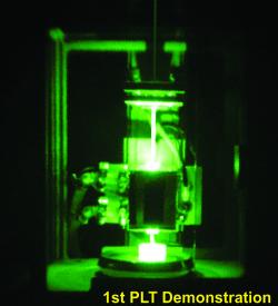 První test laserového fotonického pohonu v laboratoři. Kredit: Photon999 / Wikimedia Commons