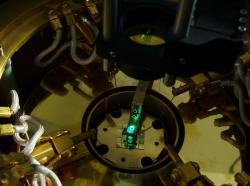 Experiment pro pozorování elektronové kapaliny. Kredit: QMO Lab, UC Riverside.