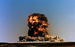 Jeden z čínských jaderných testů v roce 1964 (zdroj atomicarchive.com)