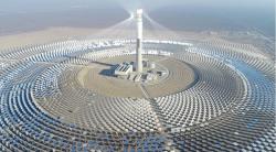 Solární energetika nabírá na obrátkách. Kredit: Csp.guru, Wikimedia Commons, CC BY-SA 4.0.