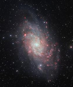 I Galaxie v Trojúhelníku (Messier 33) rotuje jinak, než by měla. Kredit: ESO / Wikimedia Commons.