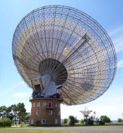 Přežije i teleskop Parkes. Kredit: Diceman / Wikimedia Commons.