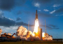 Start rakety Ariane 5, ta by mohla vynést i CubeSat REXIS (zdroj ESA)