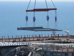 V dubnu 2016 začala instalace nového krytu a zařízení pro přemisťování palivových souborů z bazénu (zdroj TEPCO).