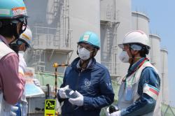 Návštěva generálního ředitele Mezinárodní agentury pro Atomovou energii v areálu Fukušimy I (zdroj TEPCO).
