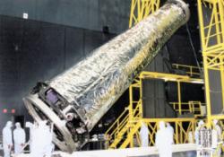 Montáž rentgenového teleskopu Chandra. Zdroj: https://upload.wikimedia.org/