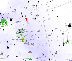 KIC 8462852 je poblíž spičky červené šipky. Kredit: Roberto Mura / Wikimedia Commons.