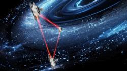 Vizualizace observatoře LISA. Zdroj: https://tas-static.thalesaleniaspace.com/ Vizualizace observatoře LISA. Zdroj: https://tas-static.thalesaleniaspace.com/