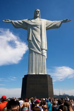 Třicet metrů vysoké zpodobnění Boha v lidské podobě z mastku, Cristo rendor, Rio de Janeiro (Kredit: Nico Kaiser, Wikipedia)