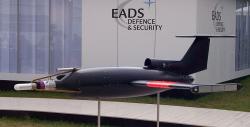 Tryskový cvičný terč Airbus (EADS) Do-DT25. Kredit: Stahlkocher.