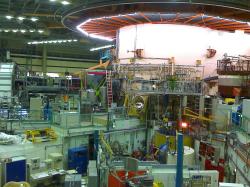 Reaktorová hala ILL Grenoble. Kredit: Nerd bzh / Wikimedia Commons.