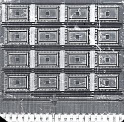 Mikroskopický snímek prototypu Bayesovského stroje. Kredit: Damien Querlioz (CNRS/Univ. Paris-Saclay).