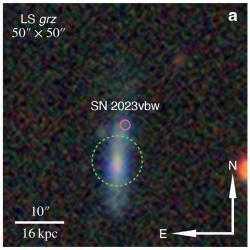 Veliká rána (růžově) maličké galaxii (zeleně). Kredit: Hiramatsu et al. (2026), arXiv.