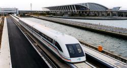 Shanghai maglev. Kredit: Alex Needham, Wikimedia Commons.