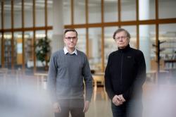 Mikko Partanen (vlevo) a Jukka Tulkki (vpravo). Kredit: Aalto University/Matti Ahlgren.