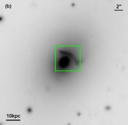 Galaxie Abell 1201 BCG na snímku zařízení MUSE pozemní soustavy teleskopů Very Large Telescope. Kredit: Smith et al. (2017), MNRAS.