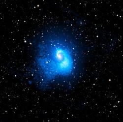 Rentgenový snímek kupy Abell 2029. Kredit: X-ray: NASA/CXC/CfA/C. Watson et al.; Optical: PanSTARRS; Image Processing: NASA/CXC/SAO/N. Wolk and P. Edmonds,