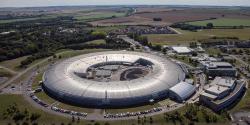 Britský synchrotron „Diamond Light Source“. Kredit: UKRI.