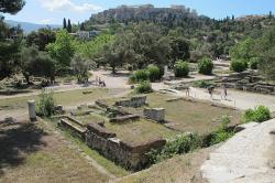Torzo chrámu Apollón Patróos na athénské Staré agoře. Kredit: Jacob Freeland, Wikimedia Commons. Licence CC 4. 0.