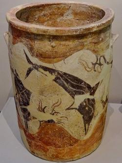Zásobnicová nádoba (pithos) s malbou delfínů. Muzeum prehistorické Théry. Kredit: Olaf Tausch, Wikimedia Commons.