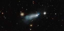 Trpasličí galaxie PGC 51017. Kredit: ESA/Hubble & NASA, Wikimedia Commons, CC BY-SA 4.0.