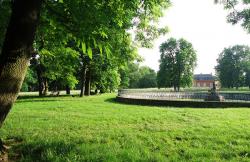 Anglickým parkem se honosí většina i našich měst, obrázek je z Dobříše.  Foto: Kamila Paulová