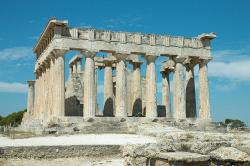 Chrám Afaie, kolem 490 před n. l., východní průčelí. Aigina. Kredit: Zde, Wikimedia Commons. Licence CC 4.0.