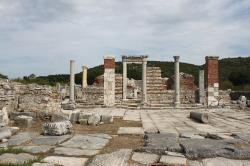 Ruiny chrámu Marie Bohorodičky blízko starého přístavu v Efesu, rané 5. a 6. století. Kredit: Matthias Holländer, Wikimedia Commons. Public domain.