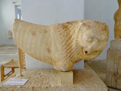 Lev z Artemisia na Délu. Parská práce kolem roku 500 před n. l. Archeologické muzeum na Délu, A4104. Kredit: Olaf Tausch, Wikimedia Commons. Licence CC 3.0.
