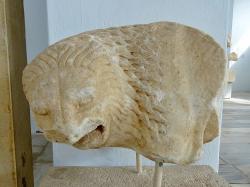 Lev z Artemisia na Délu. Parská práce kolem roku 500 před n. l. Archeologické muzeum na Délu, A4103. Kredit: Olaf Tausch, Wikimedia Commons. Licence CC 3.0.