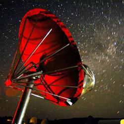 Jeden ze 42 talířů Allen Telescope Array. Kredit: Seth Shostak / SETI Institute.