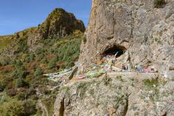V krasové jeskyni Baishiya byla objevena čelist Xiahe. Kredit: Dongju Zhang, Wikimedia Commons. CC BY-SA 4.0