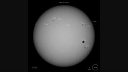 V levé části snímku skvrny AR3192 a AR3190. Kredit: NASA Solar and Heliospheric Observatory.