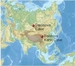 Denisova jeskyně je v pohoří Altaj na Sibiři a jeskyně Baishiya na Tibetské náhorní plošině. Kredit: Google.