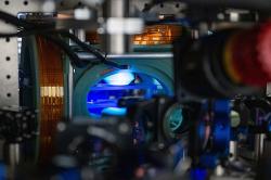 Vakuová komora pro experiment. Kredit: Caltech/Lance Hayashida.