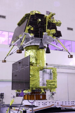 Integrovaný modul Chandrayaan-3 zahrnuje pohonný modul, lunární přistávací modul a rover. Kredit: Indian Space Research Organisation GODL-India, Wikimedia Commons, Open Data License