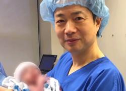Třírodičovský "výpěstek" z dílny Johna Zhanga z New Hope Fertility Center se kvůli legislativě musel narodit v Mexiku. Chlapecek má ve svém genomu jaderné geny od matky a druhou polovinu jaderných genů od otce. Mitochondriální geny zdědil od dárkyně vajíčka.  (Screenshot N.H.F. Center video)