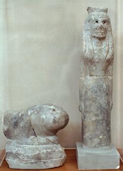 Artemis se lvem, 7. století před n. l. Archeologické muzeum v Olympii. Kredit: Wikimedia Commons.