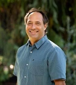 Cristopher Nielle. pracuje na virových nosičích, kterými by se do embryí hlavonožců požadované geny daly vnášet. Kredit: University of Oregon https://news.uoregon.edu/expert/cris-niell-department-biology