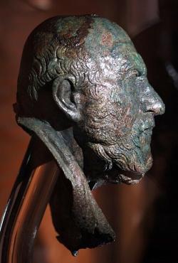 Chrýsippos. Bronzová busta z Chrámu míru v Římě. Flaviovská doba, asi 75 n. l. Museo dei Fori Imperiali, Rome. Kredit: Sailko, Wikimedia Commons. Licence CC 3.0.