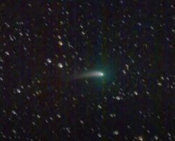 Tajemná, zeleně zářící kometa C/2022 E3 (ZTF) by měla být koncem ledna a začátkem února viditelná pouhým okem. Kredit: Hisayoshi Sato/NASA/YouTube  Další hezký snímek komety zde
