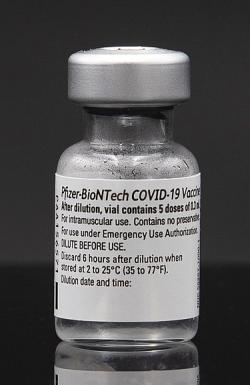Vakcína Pfizer BioNTech COVID-19 (BNT162b2) Kredit:  Arne Müseler, Wikipedia.