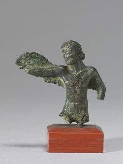 Ikaros nebo Daidalos. Drobný bronz, fragment vysoký 32 mm, 5. století před n. l. Walters Art Museum (Baltimore), 54.1037. Kredit: Walters Art Museum cooperation project, Wikimedia Commons. Licence CC 3.0.